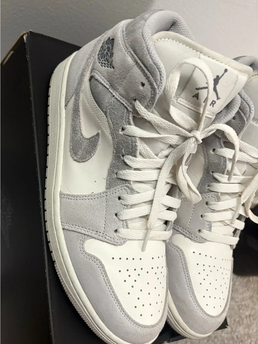 Jordan Air Men’s Jordan 1 Mid SE White & Light Gray Suede